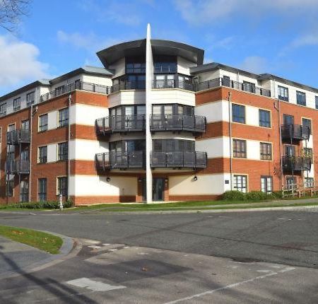 Blue Sky Apartments @Wallis Square, Farnborough Фарнборо Экстерьер фото